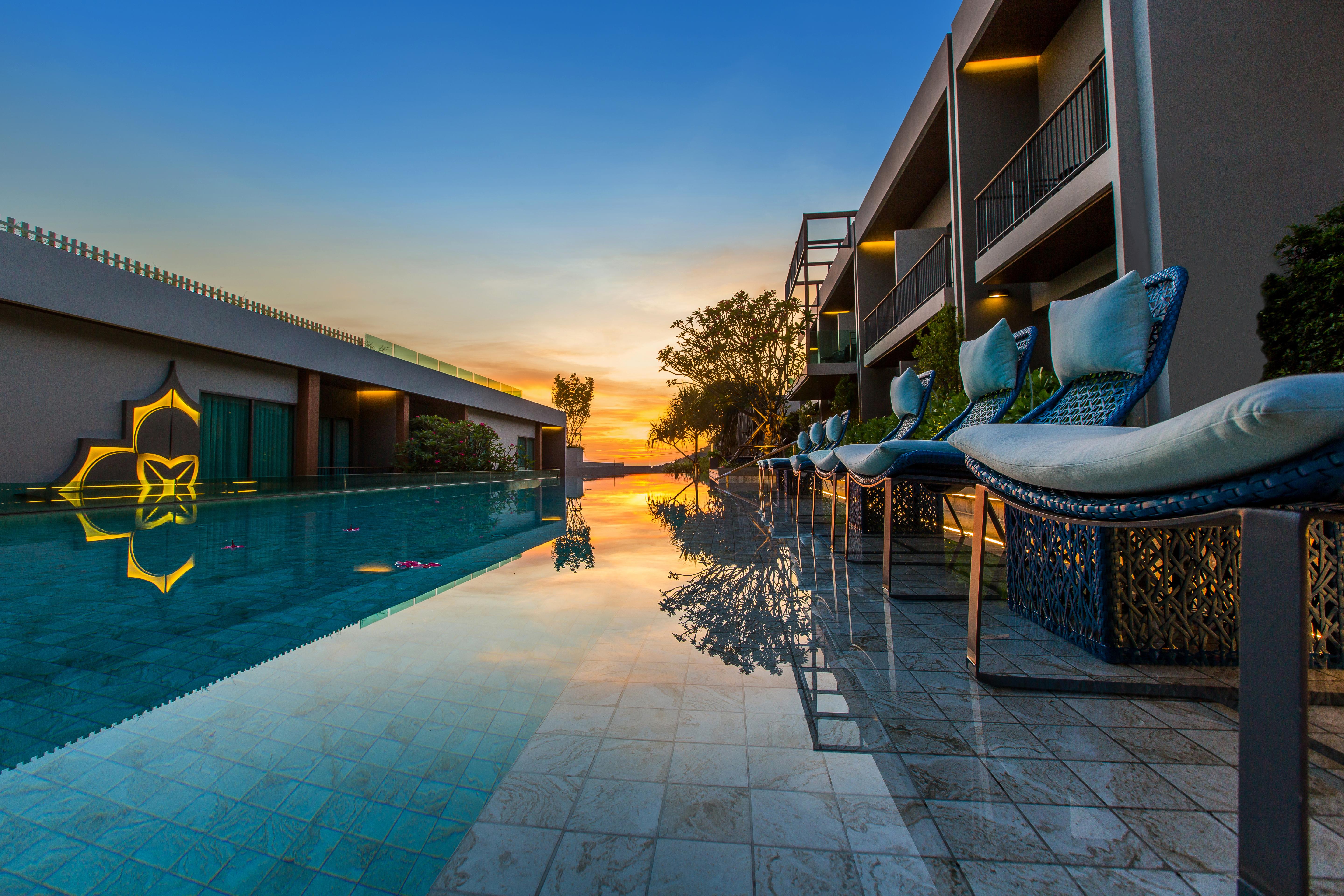 Fusion Suites Phuket Patong Екстериор снимка The swimming pool at the hotel