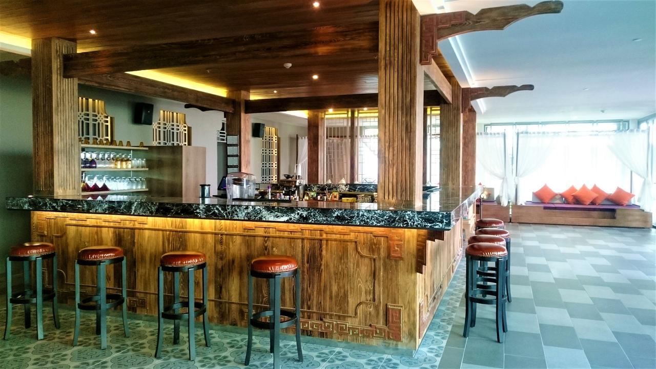 Fusion Suites Phuket Patong Екстериор снимка The bar at the 101 bar