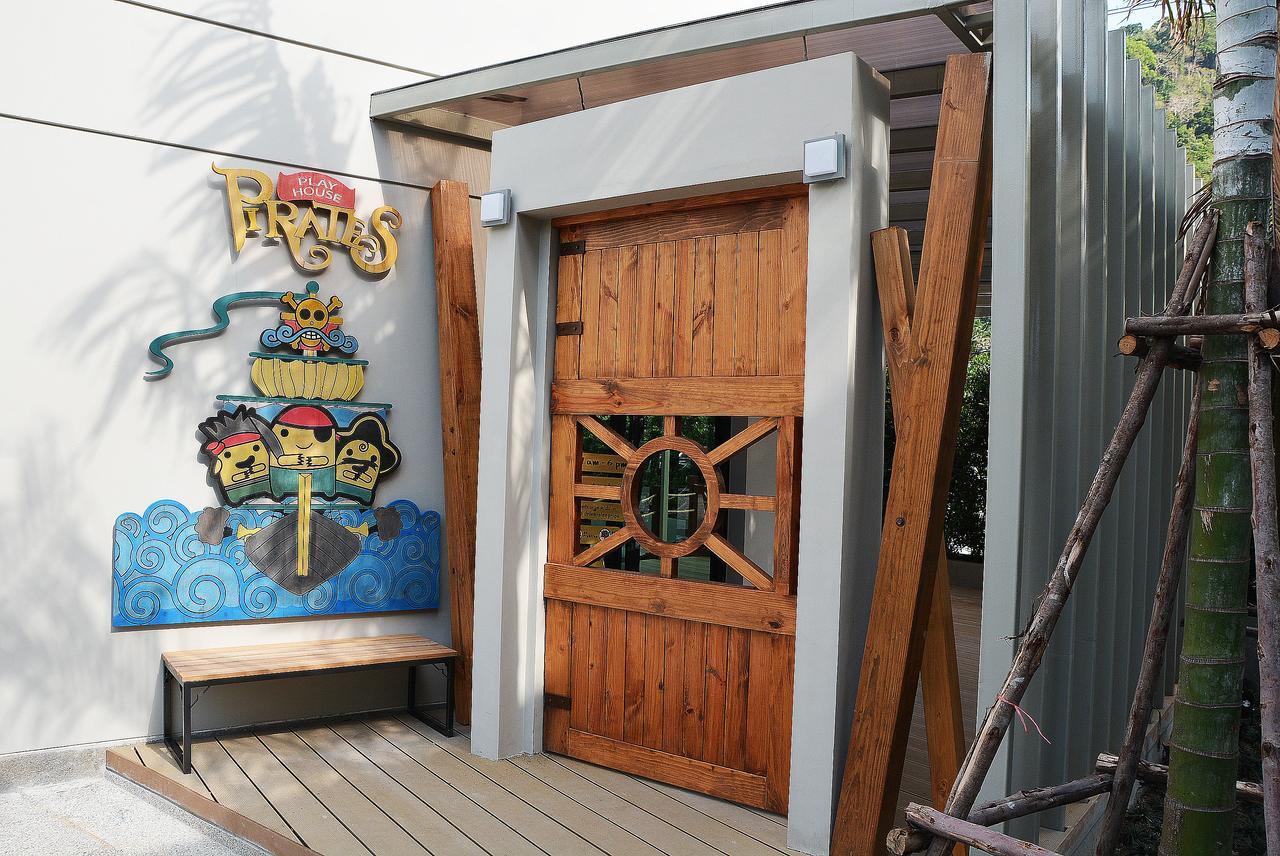 Fusion Suites Phuket Patong Екстериор снимка Entrance to the pirate ship
