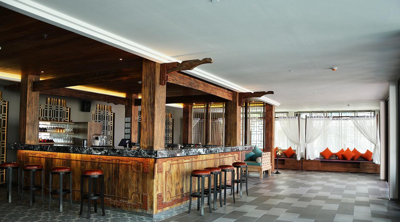Fusion Suites Phuket Patong Екстериор снимка The bar at the hotel