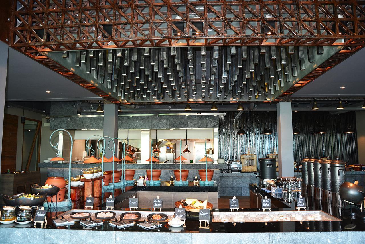 Fusion Suites Phuket Patong Екстериор снимка The buffet at the restaurant
