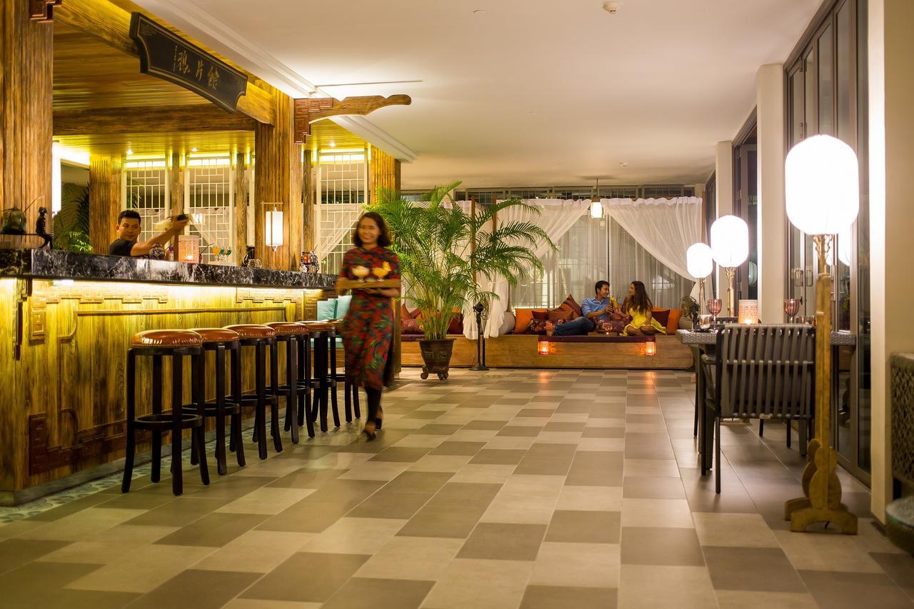 Fusion Suites Phuket Patong Екстериор снимка The bar at the hotel